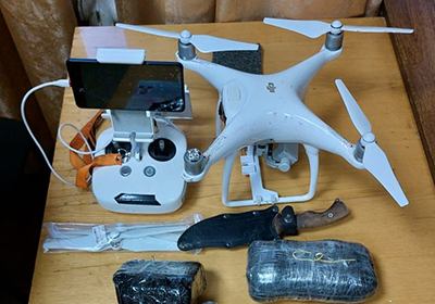 Сотрудники исправительной колонии №4 в Плавском районе перехватили квадрокоптер с запрещенным грузом