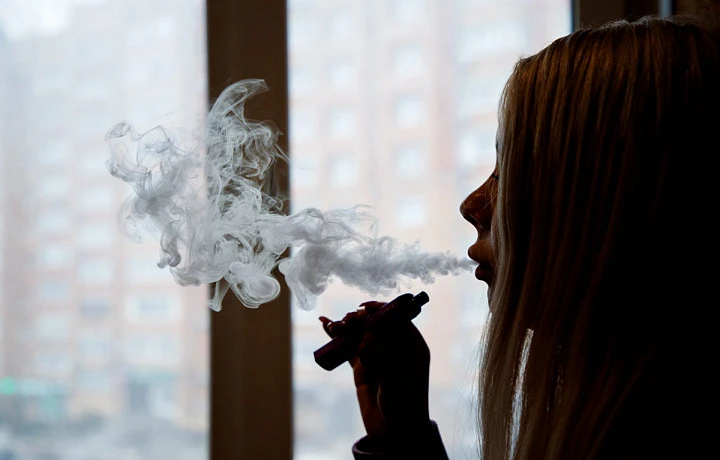 Юрист рассказал, чем могут грозить частые перекуры на работе