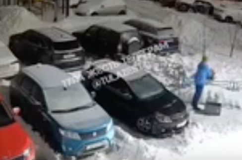 На Зеленострое в Туле водители воюют за чистые парковочные места