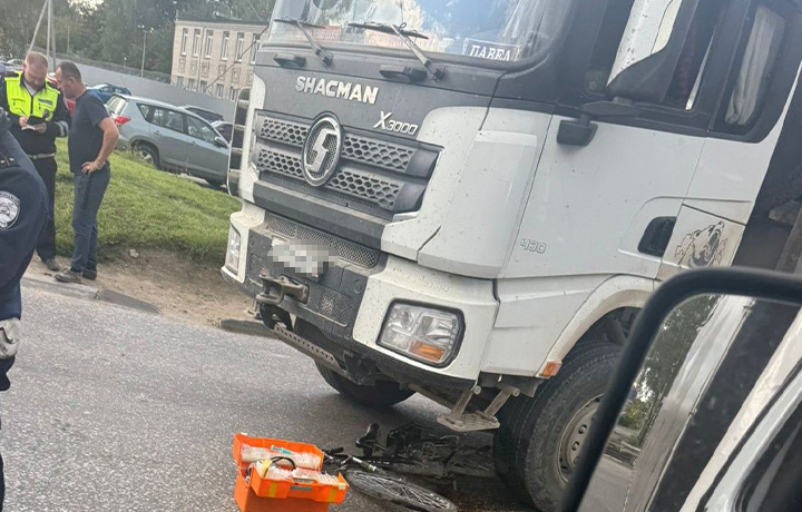 На Щегловской Засеке в Туле велосипедист попал под колеса большегруза