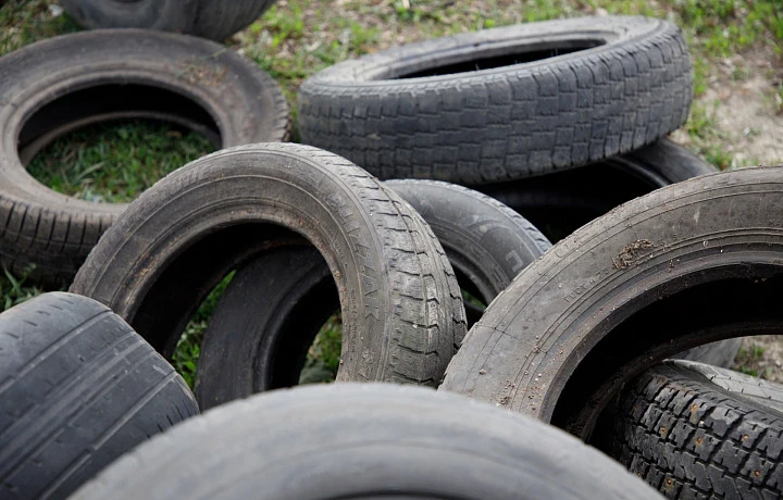 Тулякам напомнили, куда можно сдать старые покрышки бесплатно