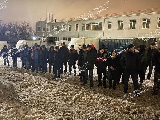 В Туле силовики под Новый год проверили 120 человек во время рейда на овощебазе