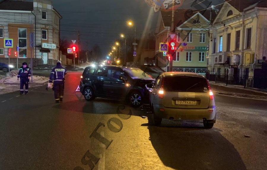 На улице Демидовской в Туле произошло ДТП с двумя легковушками﻿