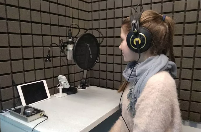 Тульских школьников попросили помочь записать аудиокниги для незрячих и слабовидящих детей