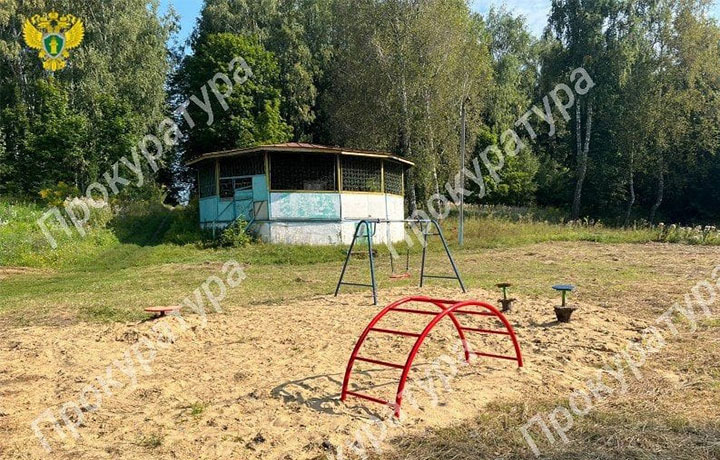 Прокуратура выявила нарушения на детской площадке в Черни