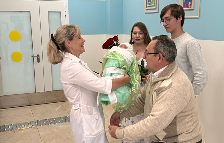 В день Государственного флага из Тульского перинатального центра выписали 33 малыша