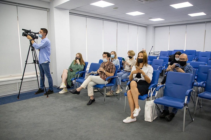Руководители Тулы поздравили сотрудников СМИ с Днем российской печати
