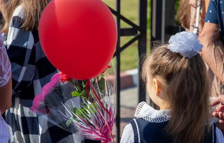 День знаний предложили сделать выходным для родителей российских школьников