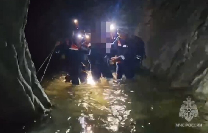 Гуляли по водопадам и заблудились: Семью туляков с шестимесячным малышом эвакуировали из каньона в Сочи