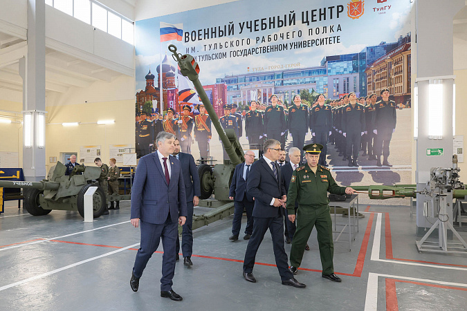 Губернатор Миляев посетил Военный учебный центр ТулГУ