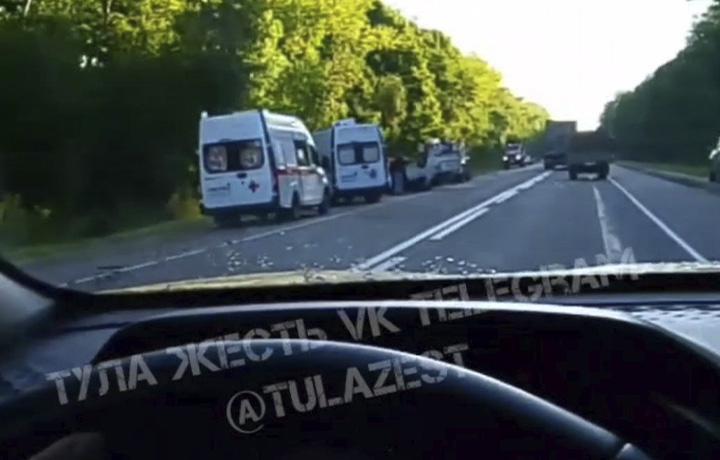 Автомобиль опрокинулся на крышу в результате ДТП в Чернском районе