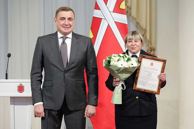 Алексей Дюмин вручил отличившимся сотрудникам тульской полиции награды