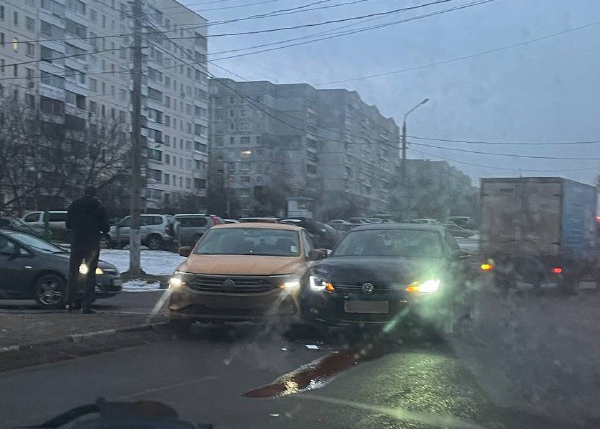 На пересечении улиц Пролетарской и Замочной в Туле произошло ДТП