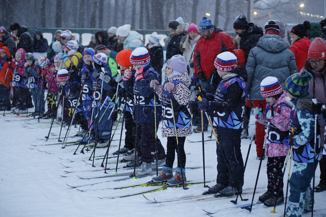 В ночной лыжной гонке в Туле приняли участие 600 взрослых и детей
