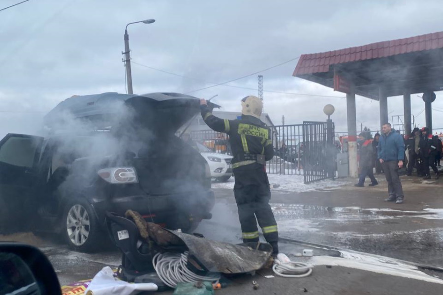 На Новомосковском шоссе в Туле загорелся автомобиль