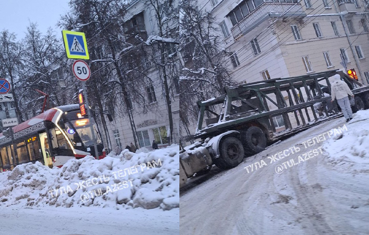 Большегруз застрял на трамвайных путях на улице Волкова в Туле