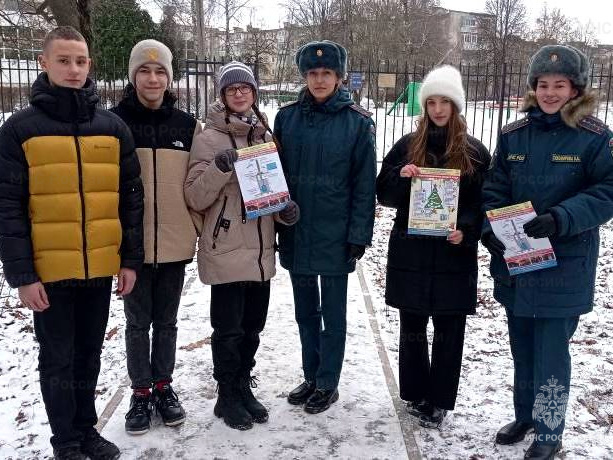 Добровольные юные пожарные вместе со спасателями провели профилактическую работу
