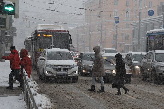 Тульская ГИБДД предупредила водителей о дожде и мокром снеге