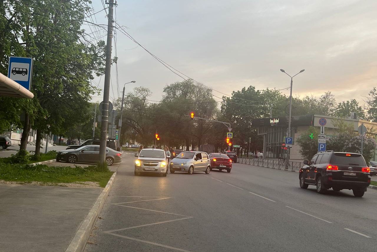 ﻿Две легковушки столкнулись на улице Кауля в Туле вечером 19 мая