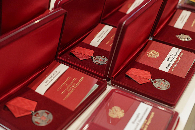 Работникам и ветеранам тульского ОПК вручили награды в честь Дня оружейника