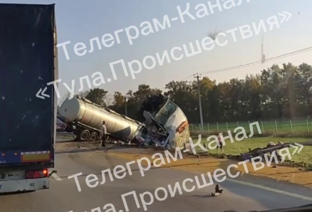 В Узловском районе произошло ДТП с бензовозом и микроавтобусом