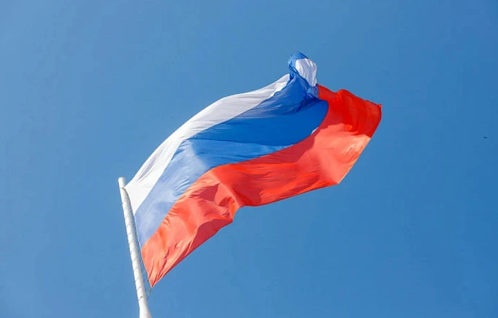 Как в России отмечают День государственного флага и как появился знаменитый триколор
