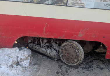 Трамвай №9 сошел с рельсов в Туле