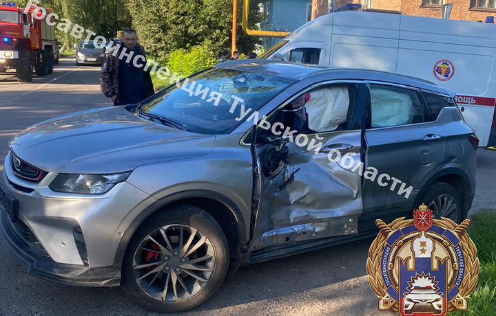 Двое подростков на питбайке пострадали в ДТП в Донском