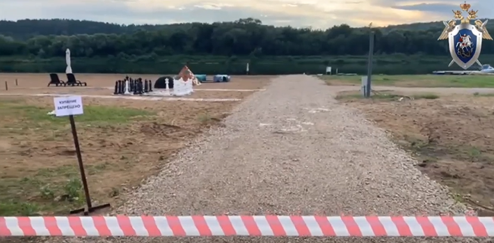 В зоне отдыха Алексина, где трое погибли от удара молнии, после оповещения МЧС о грозе людей стали выгонять с пляжа