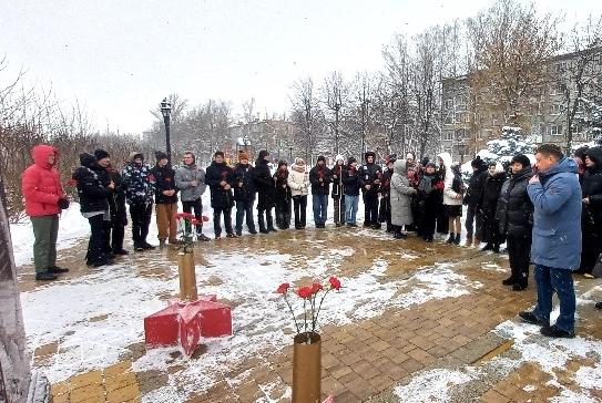 В Привокзальном округе Тулы прошли торжественные возложения цветов