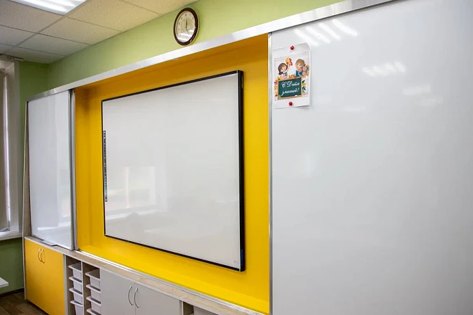 Владимир Путин поручил продлить до 2030 года программу «Земский учитель»