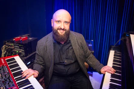 Скончался бывший клавишник «Руки вверх» Владимир Капырин