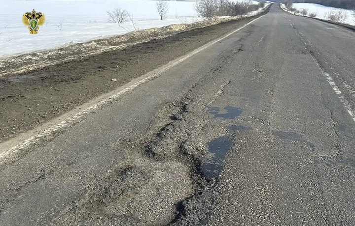 Прокуратура потребовала устранить ямы на трассе М-4 «Дон» в Воловском районе
