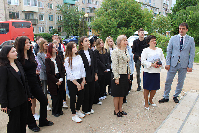 Во Дворце бракосочетания и правосудия Новомосковска провели День открытых дверей для студентов