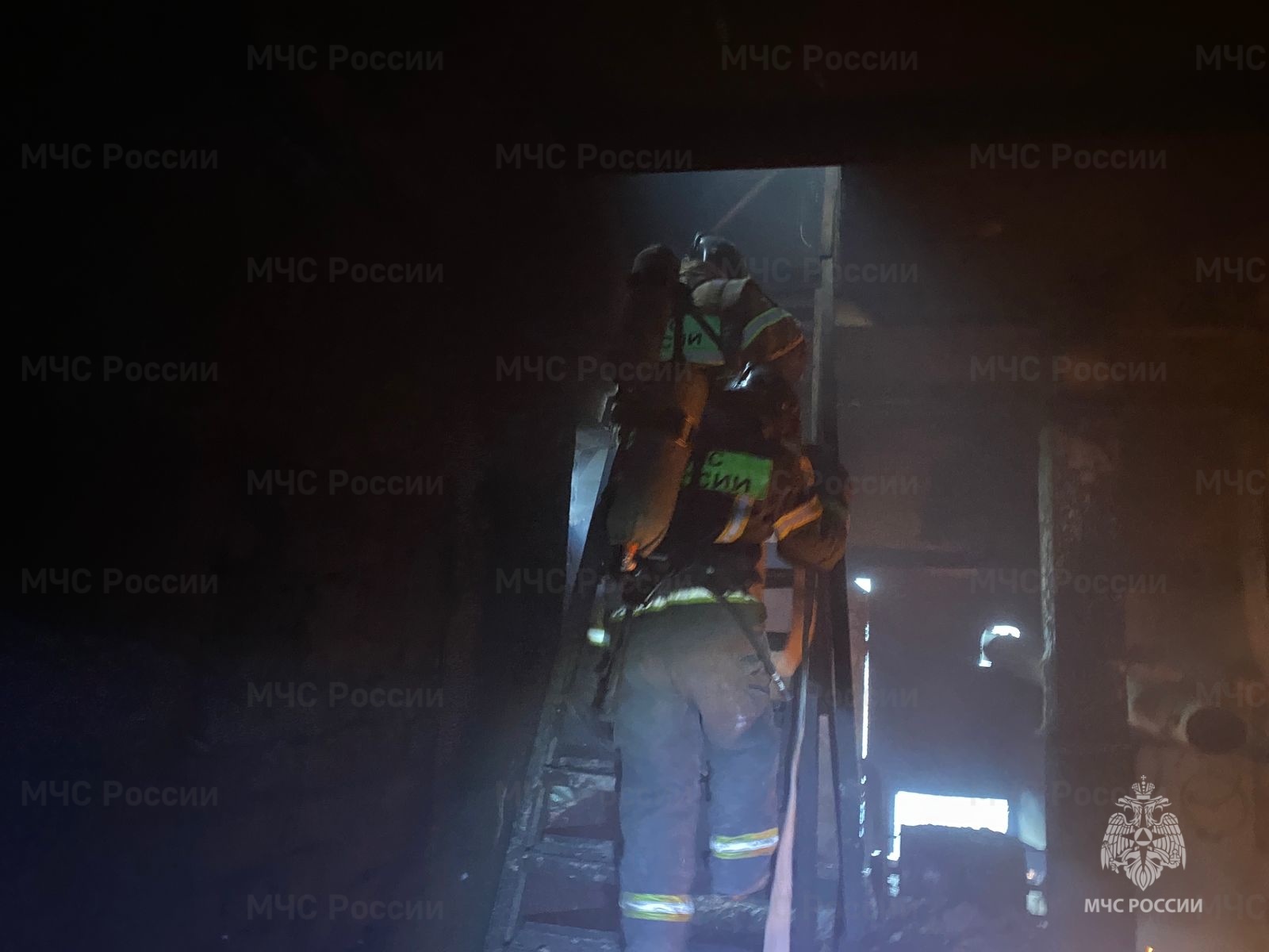 Сотрудники МЧС России ликвидировали пожар на складе в Кимовском районе
