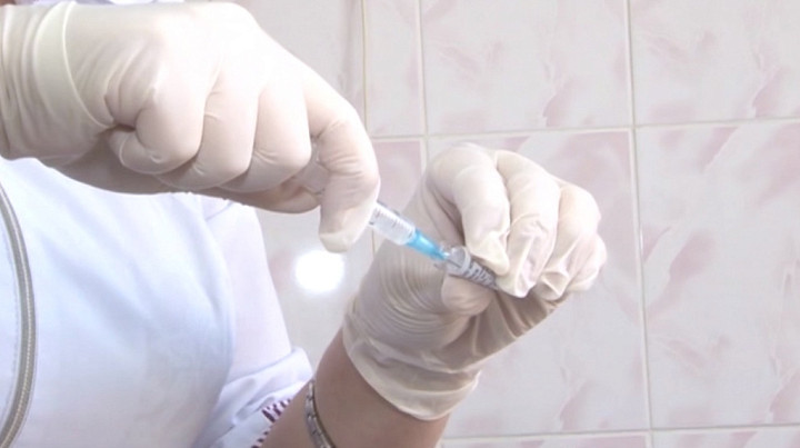 Иммунолог рассказал об оптимальном перерыве между прививками от коронавируса и гриппа