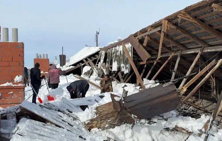 Прокуратура начала проверку после частичного обрушения крыши дома в Донском