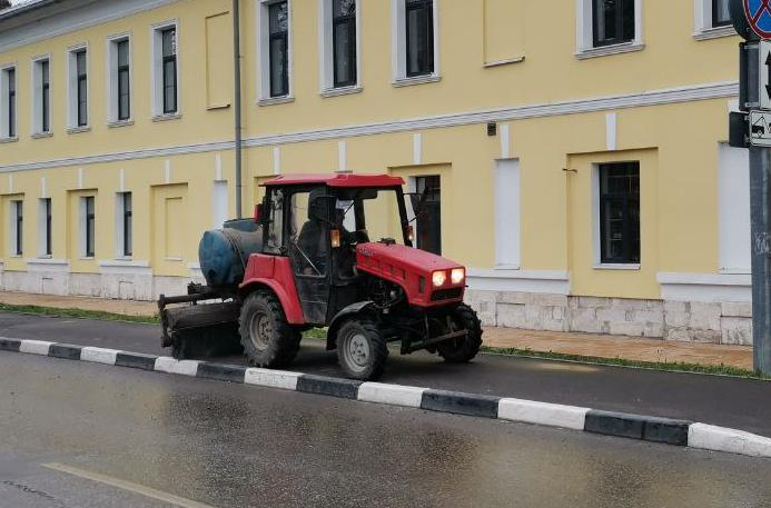 300 человек и 50 единиц техники вышли на уборку Тулы 11 ноября