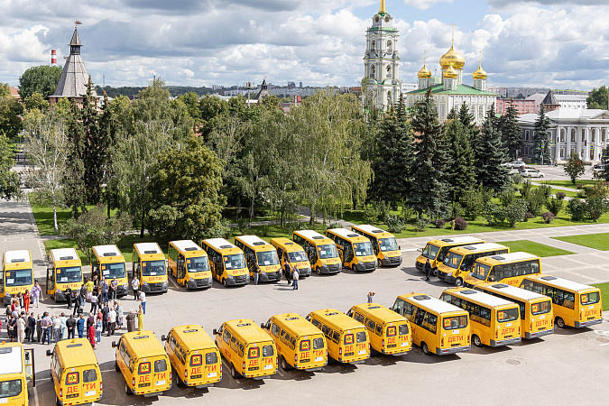 Тульские школы получили 61 новый автобус