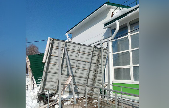 При обрушении крыши ФОКа в Суворове никто не пострадал