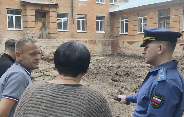 Подрядчик сорвал сроки ремонта школы №3 в Липках