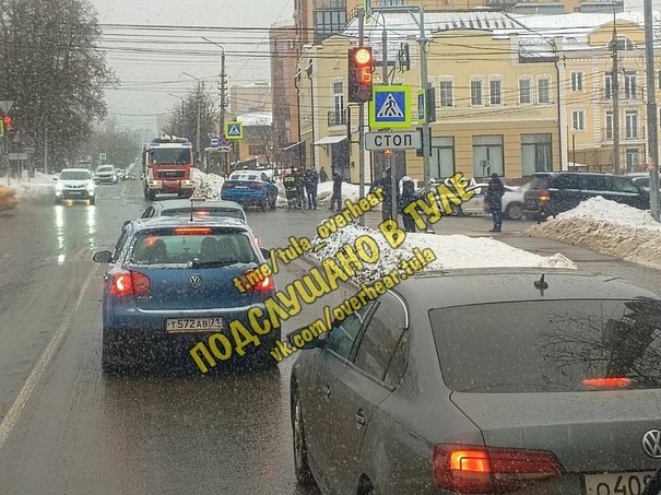В Туле на пересечении улиц Демонстрации и Лейтейзена 23 февраля произошло ДТП