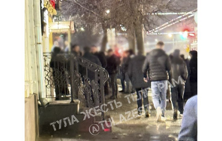 Очевидцы сообщили о большом скоплении людей и полицейских машин у здания следственного отдела в тульском Заречье