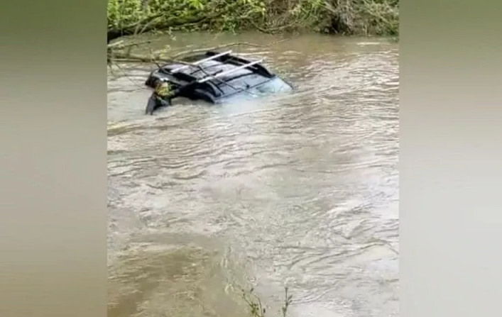 В Алексине следователи проверяют обстоятельства гибели женщины,  утонувшей в автомобиле