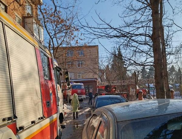 Сотрудники МЧС спасли 5 человек при пожаре на проспекте Ленина в Туле