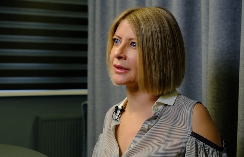 Сексолог Мария Осипова объяснила, чем опасна ревность и проверка телефона партнера