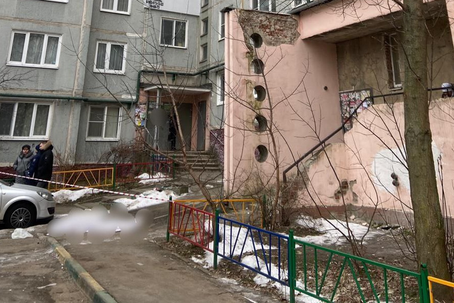 На улице Пушкинской в Туле из окна с девятого этажа выпал 15-летний подросток