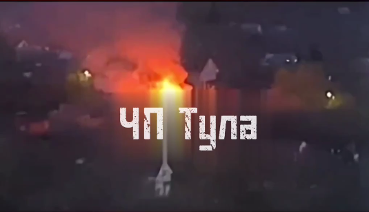 Частный дом загорелся в тульском микрорайоне Зеленстрой