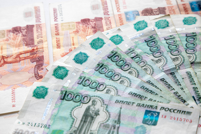 Россиянам пообещали выплатить 15 714 рублей на карту «Мир»