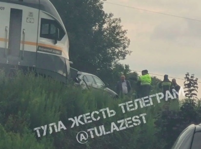 В Туле автомобиль столкнулся с поездом на Красных воротах